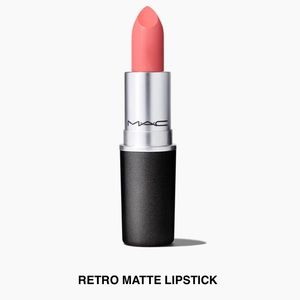 M•A•C RUNWAY HIT RETRO MATTE LIPSTICK